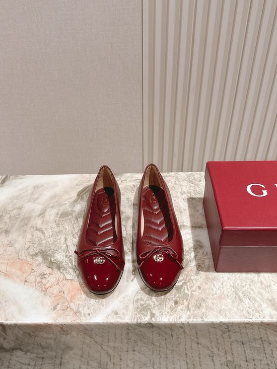 Gucci Delicate Bow Rhinestone Buckle Soft Leather Flats