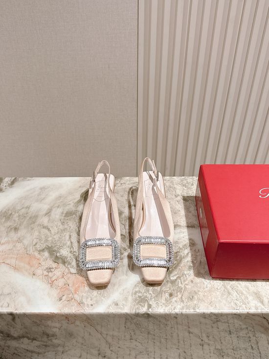 Roger Viver Rhinestone Buckle Pumps Comfortable Leather Sole