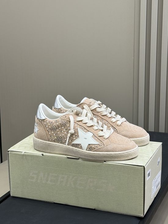 Golden Goose Soft Sheepskin Casual Shoes Elegant Lace-up Style