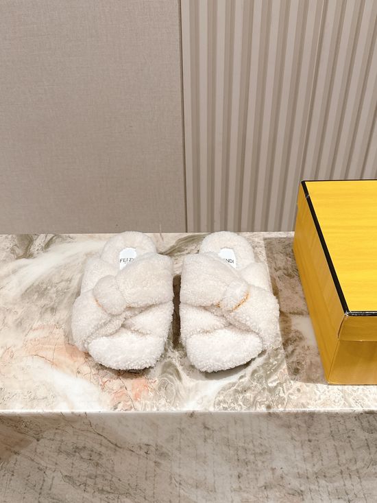 Fendi Premium Wool Slippers Warm Non-slip Daily Wear
