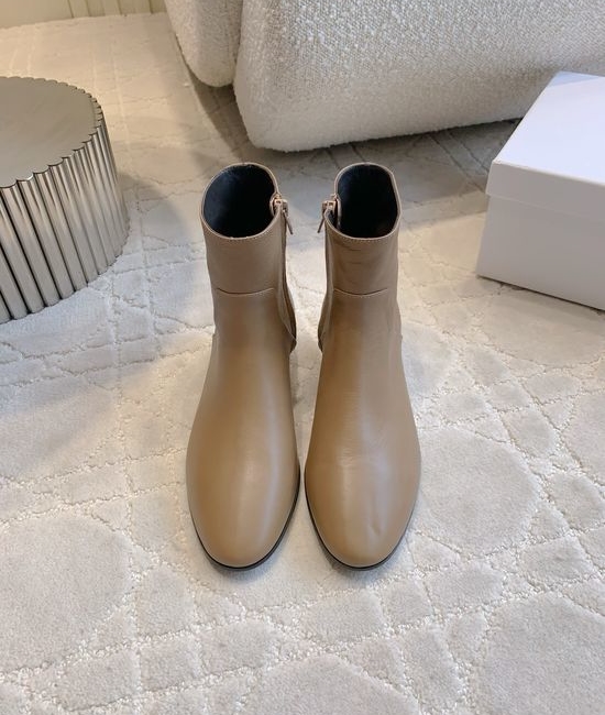 The Row Minimalist Comfortable Leather Short Boots