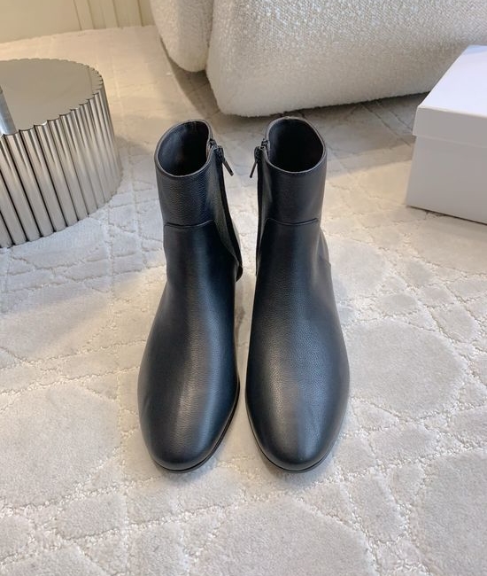 The Row Minimalist Comfortable Leather Short Boots