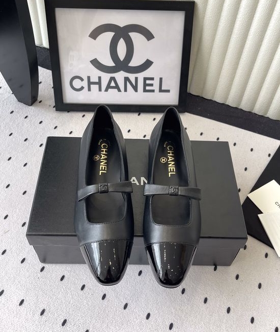 Chanel Mary Jane Flats Elegant Sheepskin Upper Luxury Details