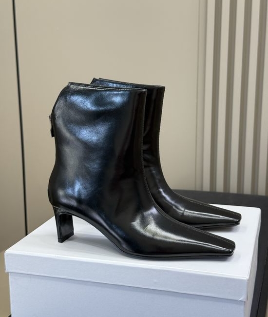 Khaite Stylish Square Toe Low Heel Easy Wear Leather Short Boots