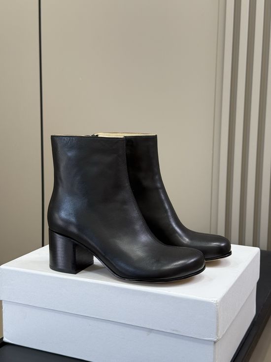 Loewe Comfortable Round Toe Chunky Heel Leather Short Boots