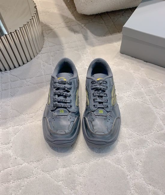 Balenciaga Vintage Distressed Leather Casual Skate Sneakers