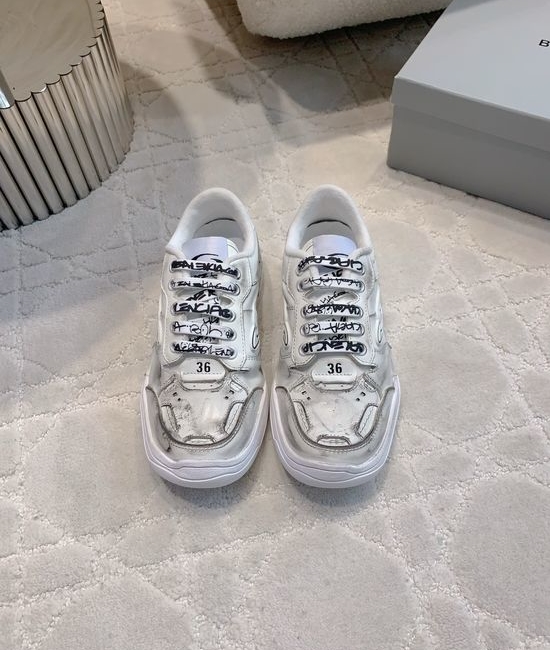 Balenciaga Vintage Distressed Leather Casual Skate Sneakers