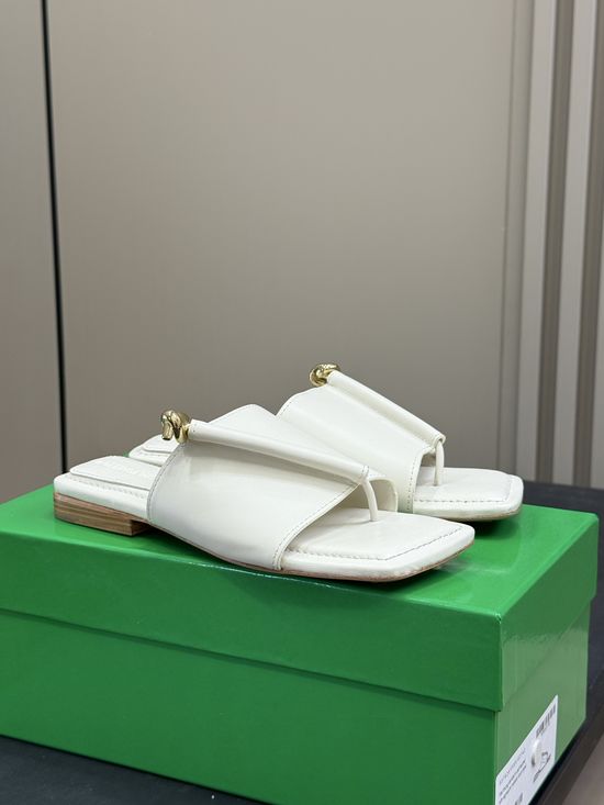 Bottega Veneta Knot Detail Flat Thong Sandals With Premium Leather