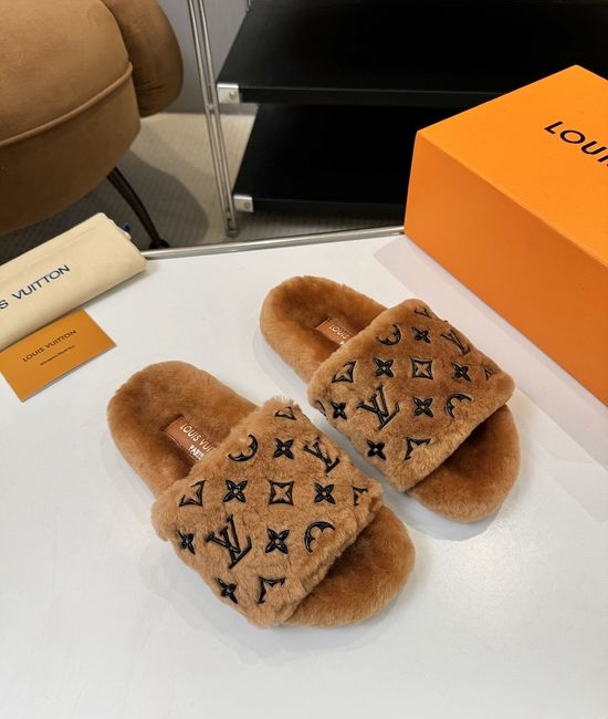 Louis Vuitton LV Classic Pattern Wool Slippers Plush Lined Ultra Soft Non-slip Sole
