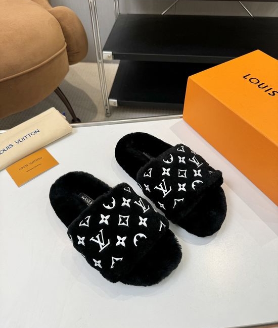 Louis Vuitton LV Classic Pattern Wool Slippers Plush Lined Ultra Soft Non-slip Sole