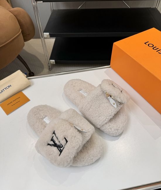 Louis Vuitton LV Classic Pattern Wool Slippers Plush Lined Ultra Soft Non-slip Sole
