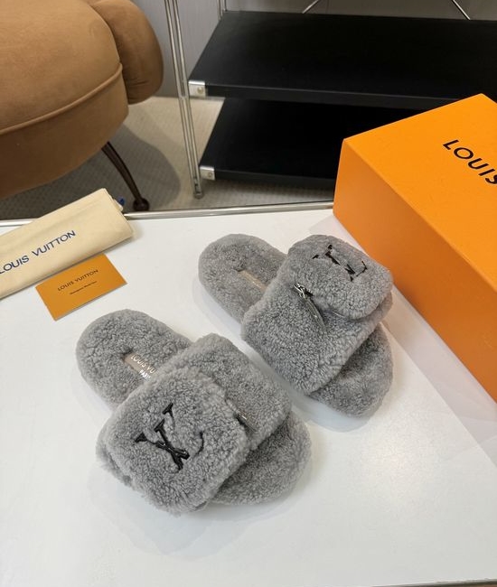Louis Vuitton LV Classic Pattern Wool Slippers Plush Lined Ultra Soft Non-slip Sole
