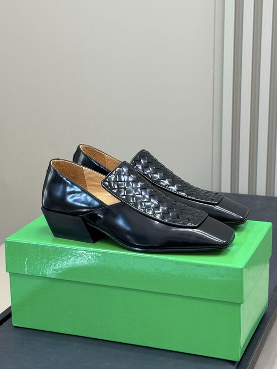 Bottega Veneta Woven Detail Leather Loafers Non-slip Sole Elegant Stylish