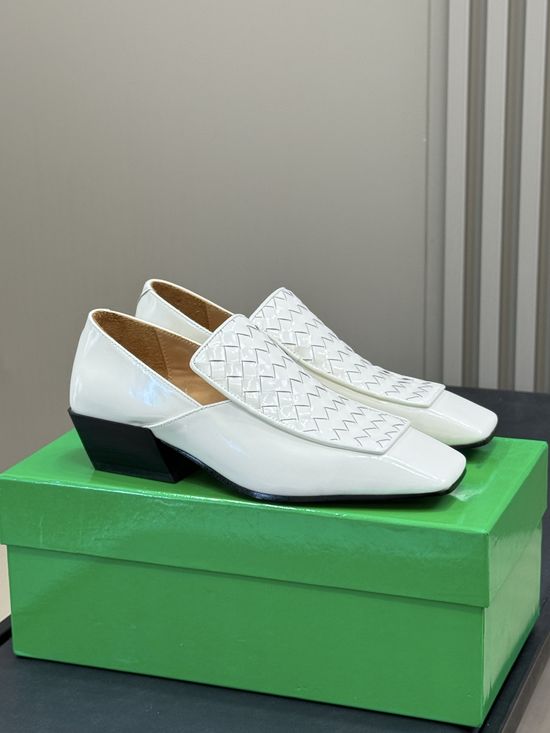 Bottega Veneta Woven Detail Leather Loafers Non-slip Sole Elegant Stylish