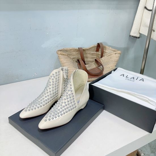 Alaia Rivet Decor Pointed Toe Chunky Heel Leather Ankle Boots
