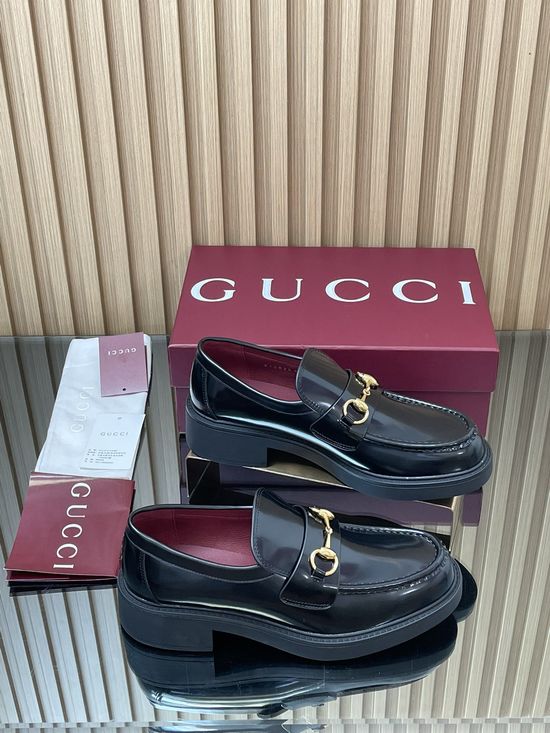 Gucci Horsebit Embellished Grooved Sole Leather Loafers