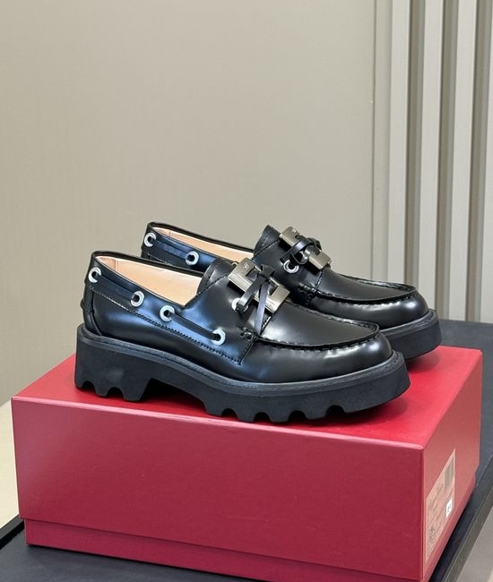 Roger Viver RV Calfskin Loafers with Decorative Buckle Non-slip Thick Sole