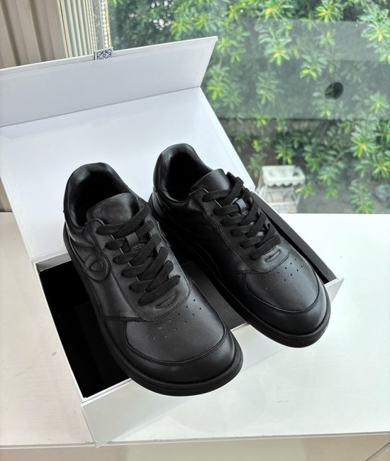 Loewe Minimalist Stitching Sneakers Comfortable for Walking