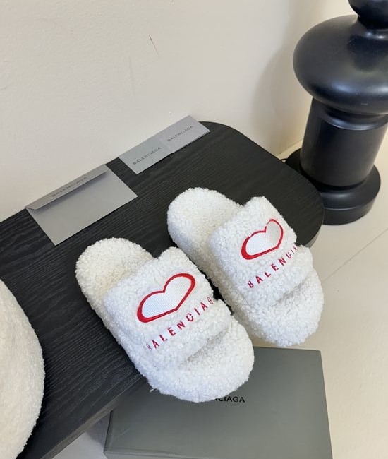 Balenciaga Plush Platform Slippers Embroidery Detail Soft Cozy