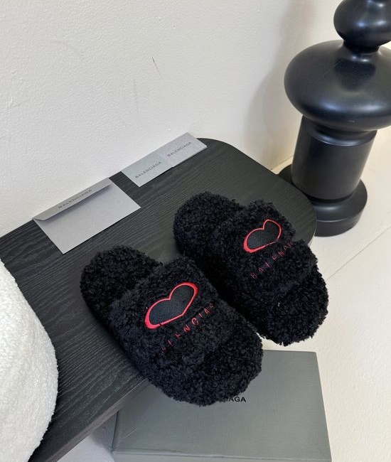 Balenciaga Plush Platform Slippers Embroidery Detail Soft Cozy