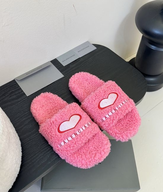 Balenciaga Plush Flat Slippers Embroidery Detail Soft Cozy