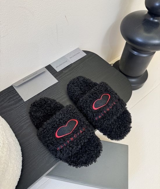 Balenciaga Plush Flat Slippers Embroidery Detail Soft Cozy