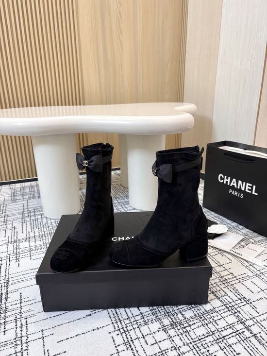 Chanel Elegant Chunky Heel Leather Ankle Boots