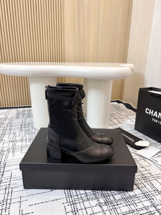 Chanel Elegant Chunky Heel Leather Ankle Boots