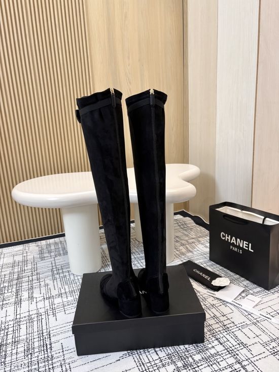Chanel Elegant Chunky Heel Leather Ankle Boots