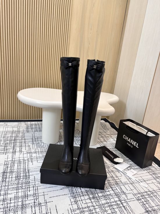 Chanel Elegant Chunky Heel Leather Ankle Boots