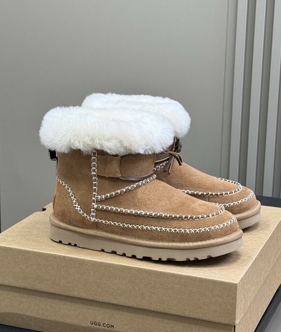 UGG High Top Stitched Wool Lined Warm Comfortable Casual Boots