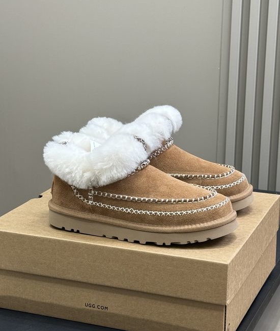 UGG Stitched Wool Lined Low Cut Warm Snow Boots