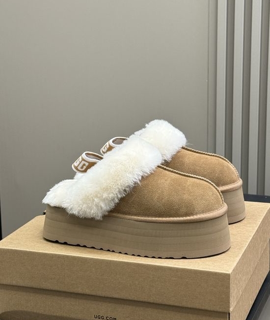 UGG Thick Sole Sheepskin Warm Non-slip Slippers