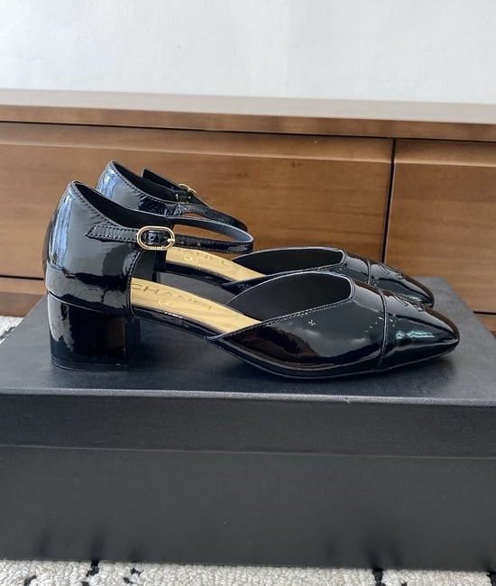 Chanel Elegant Mid Heel Pointed Toe Soft Leather Office Shoes