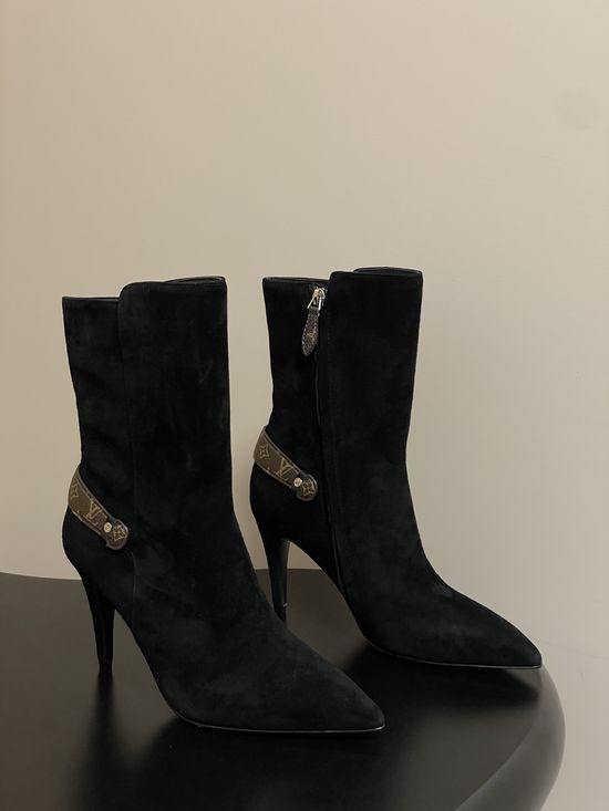 Louis Vuitton Pointed Toe High Heel Ankle Boots with Side Zipper