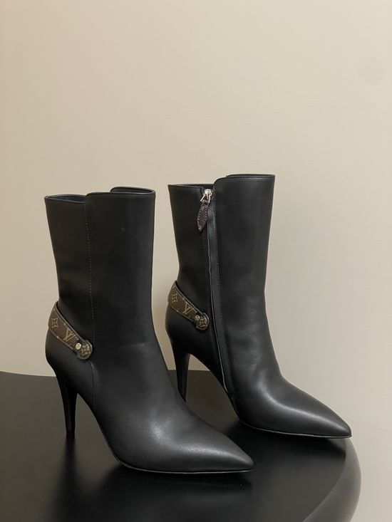 Louis Vuitton Pointed Toe High Heel Ankle Boots with Side Zipper
