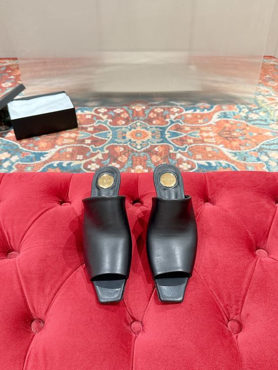 Yves Saint Laurent Elegant Chunky Heel Leather Dress Shoes For Daily Wear