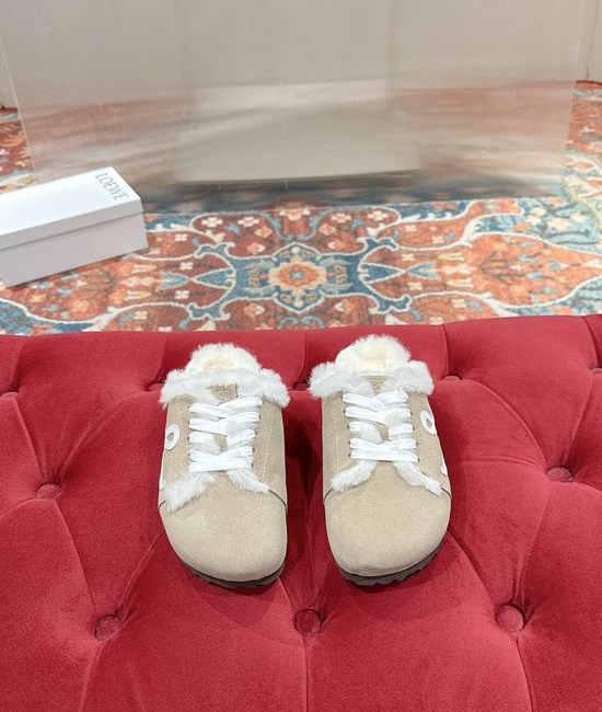 Loewe Comfortable Furry Slippers with Ergonomic Support Design