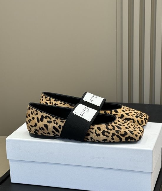 Givenchy Elegant Retro Red Square Toe Ballet Flats