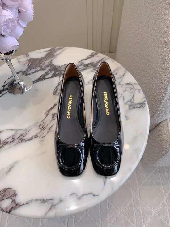 Ferragamo Refined Chunky Heel Pumps Comfortable Classic