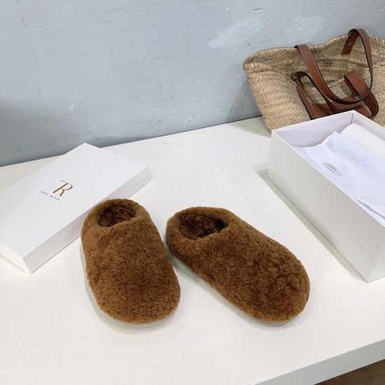 The Row Fuzzy Lined Closed Toe Flats Non Slip Casual Slippers