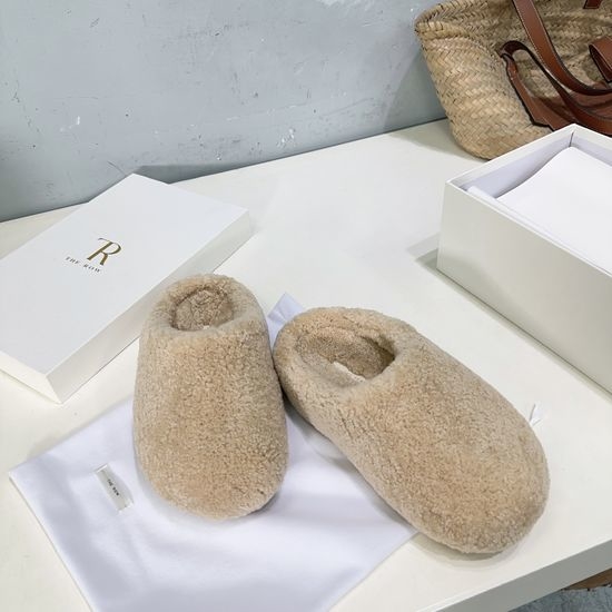 The Row Fuzzy Lined Closed Toe Flats Non Slip Casual Slippers