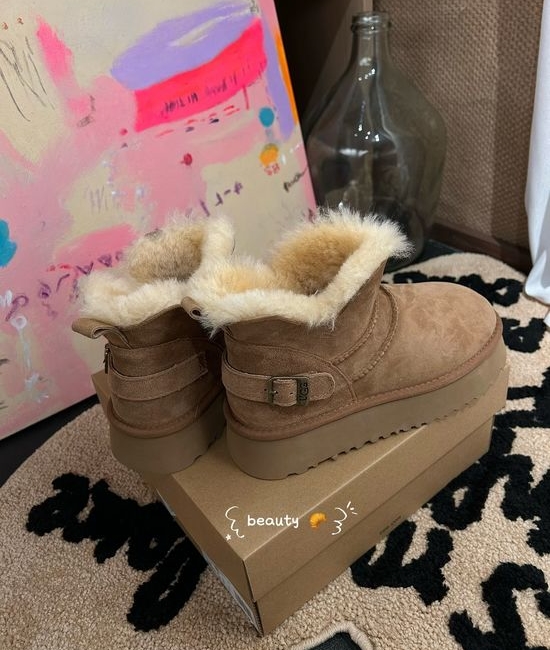 UGG Light Brown Suede Soft Lined Versatile Comfortable Warm Boots