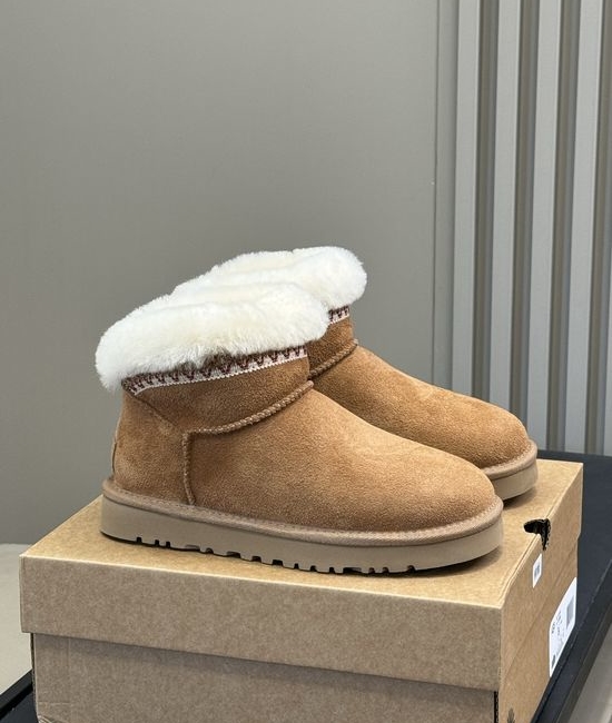 UGG Fluffy Shearling Lined Casual Comfortable Footwear