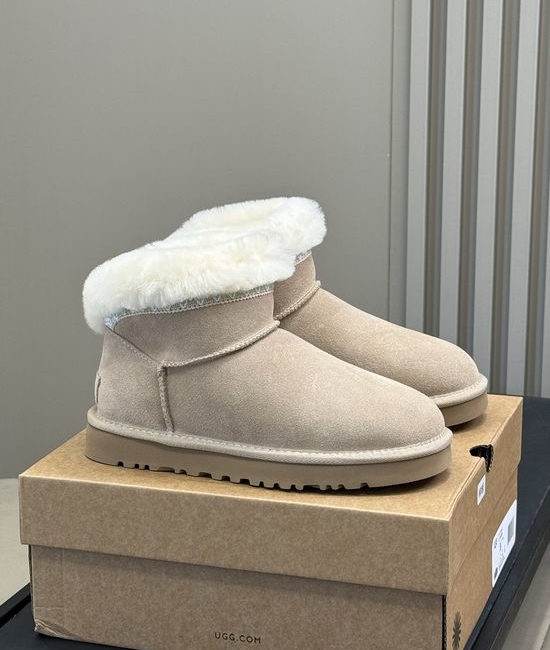 UGG Fluffy Shearling Lined Casual Comfortable Footwear