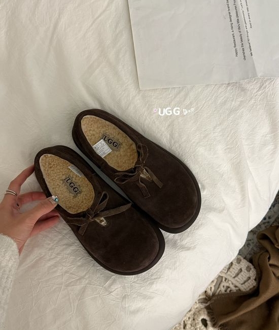 UGG Vintage-Inspired Shearling Slippers with 4cm Hidden Lift