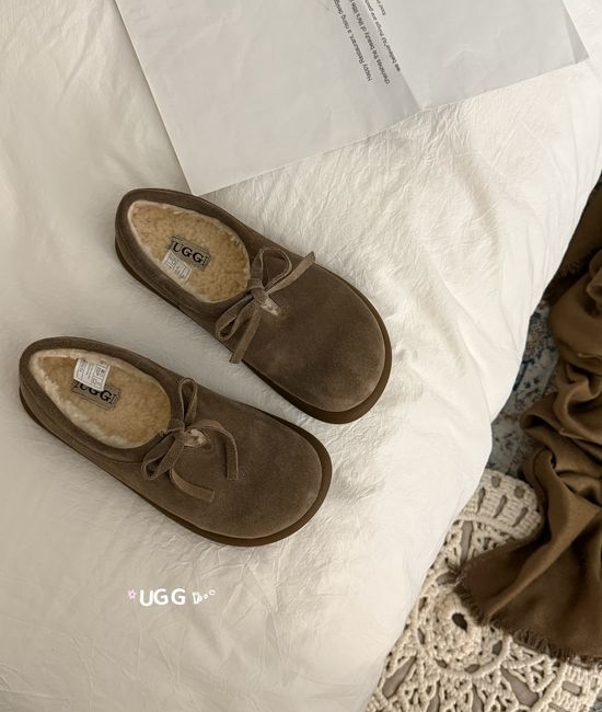 UGG Vintage-Inspired Shearling Slippers with 4cm Hidden Lift