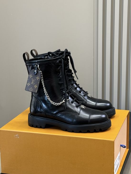 Louis Vuitton Waxed Leather Ankle Boots Durable Lightweight Comfortable Stylish