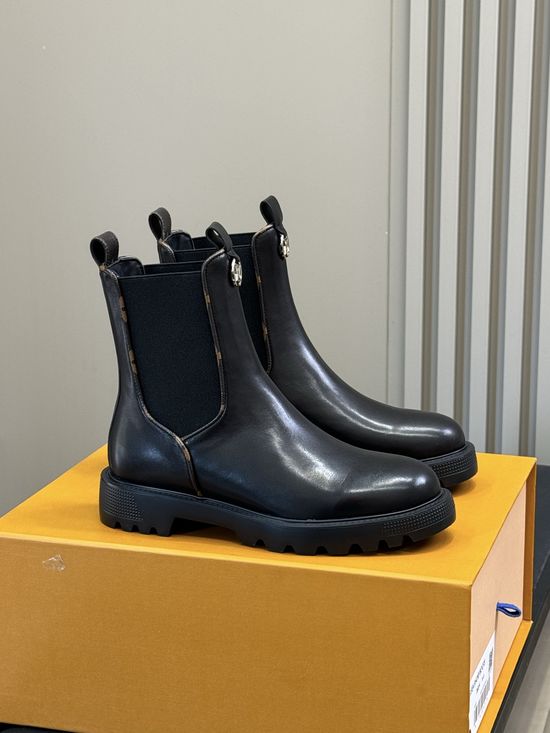 Louis Vuitton Leather Chelsea Ankle Boots Classic Monogram Trim Light Sole