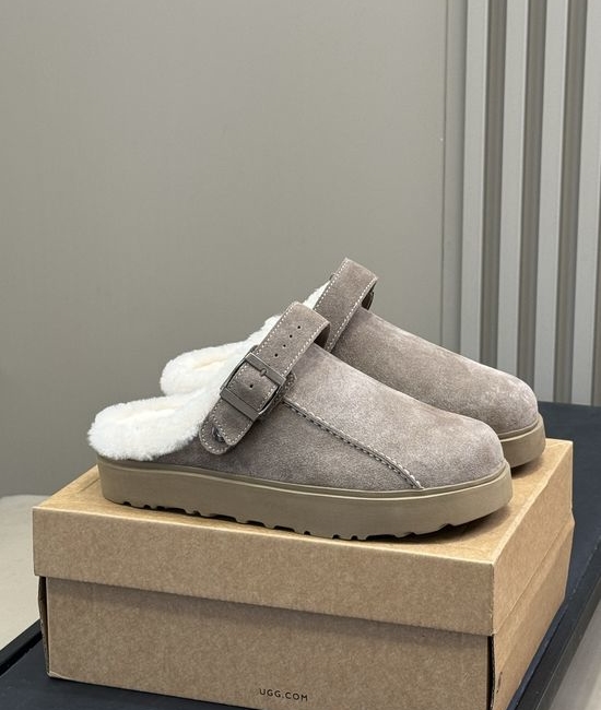 UGG Thick Sole Shearling Comfortable Slip On Slippers